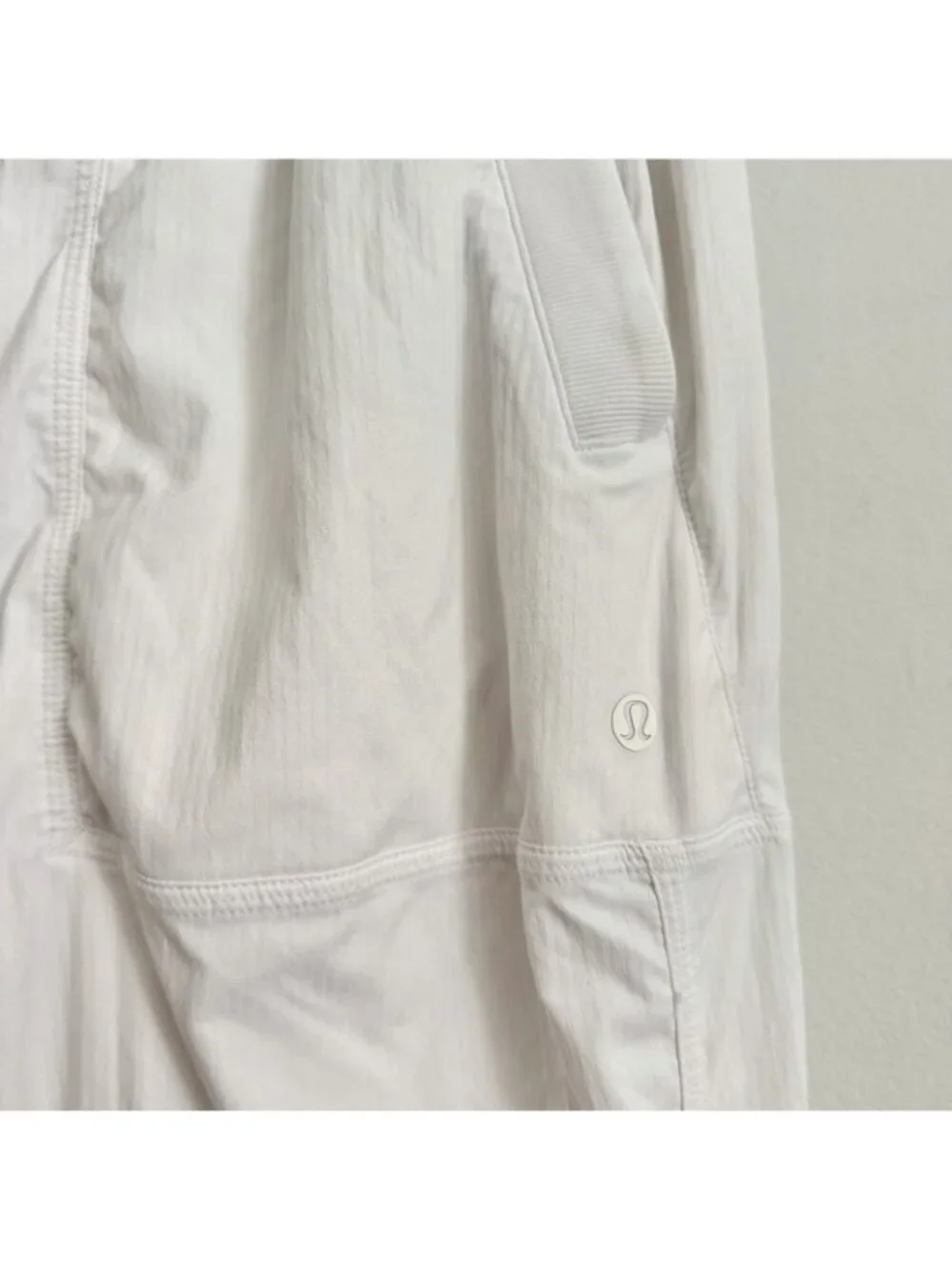 Lululemon White Dance Studio Pants Mid-Rise Athletic Athleisure Women’s Size 6